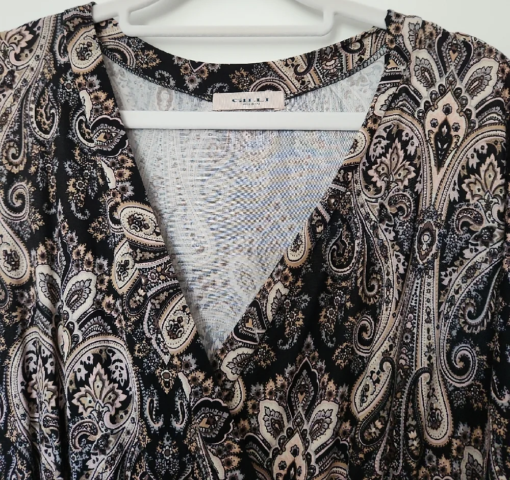Gilli Black and Cream Paisley Maxi Dress - Picture 3 of 5